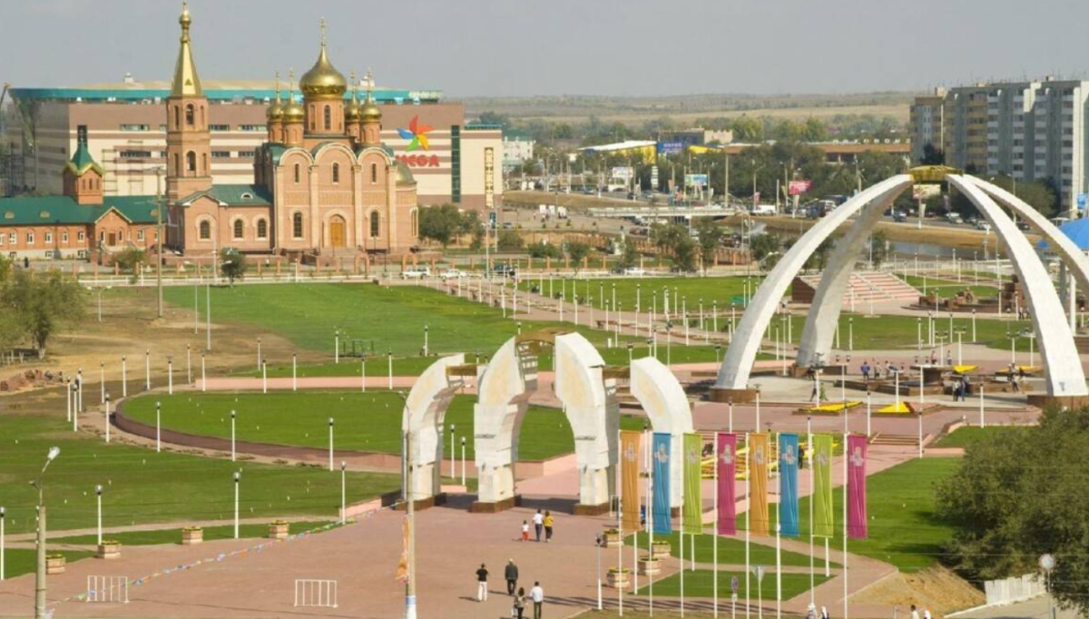 Тошнота и бессонница: в Актобе несколько дней держится странный запах