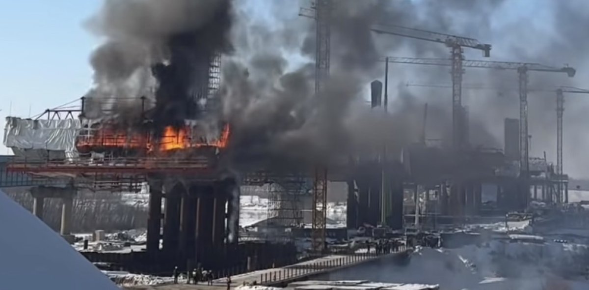 Строящийся мост в Павлодаре загорелся уже во второй раз за сутки