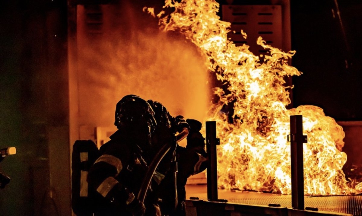 Казахстанец пропал при пожаре на заводе в Южной Корее