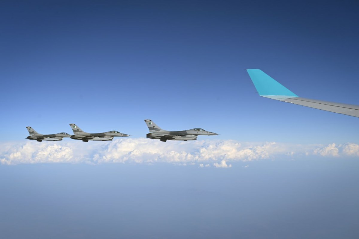 Борт президента сопровождали истребители: Токаев прилетел в Пакистан