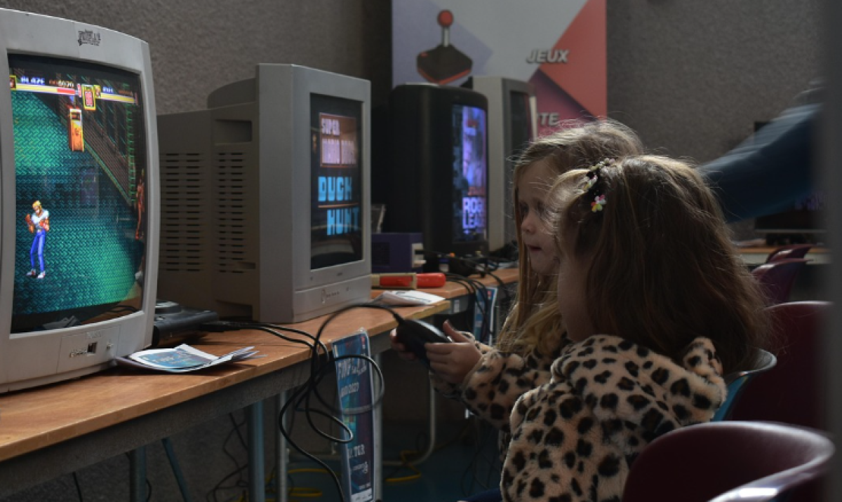 Запретят не только соцсети? Во Франции могут ограничить детям видеоигры и ИИ-чаты