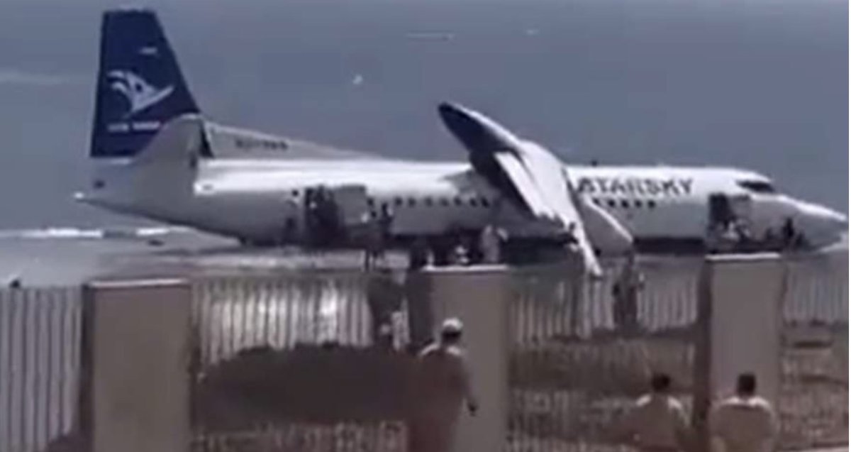 Самолет с пассажирами разбился сразу после взлета в Сомали