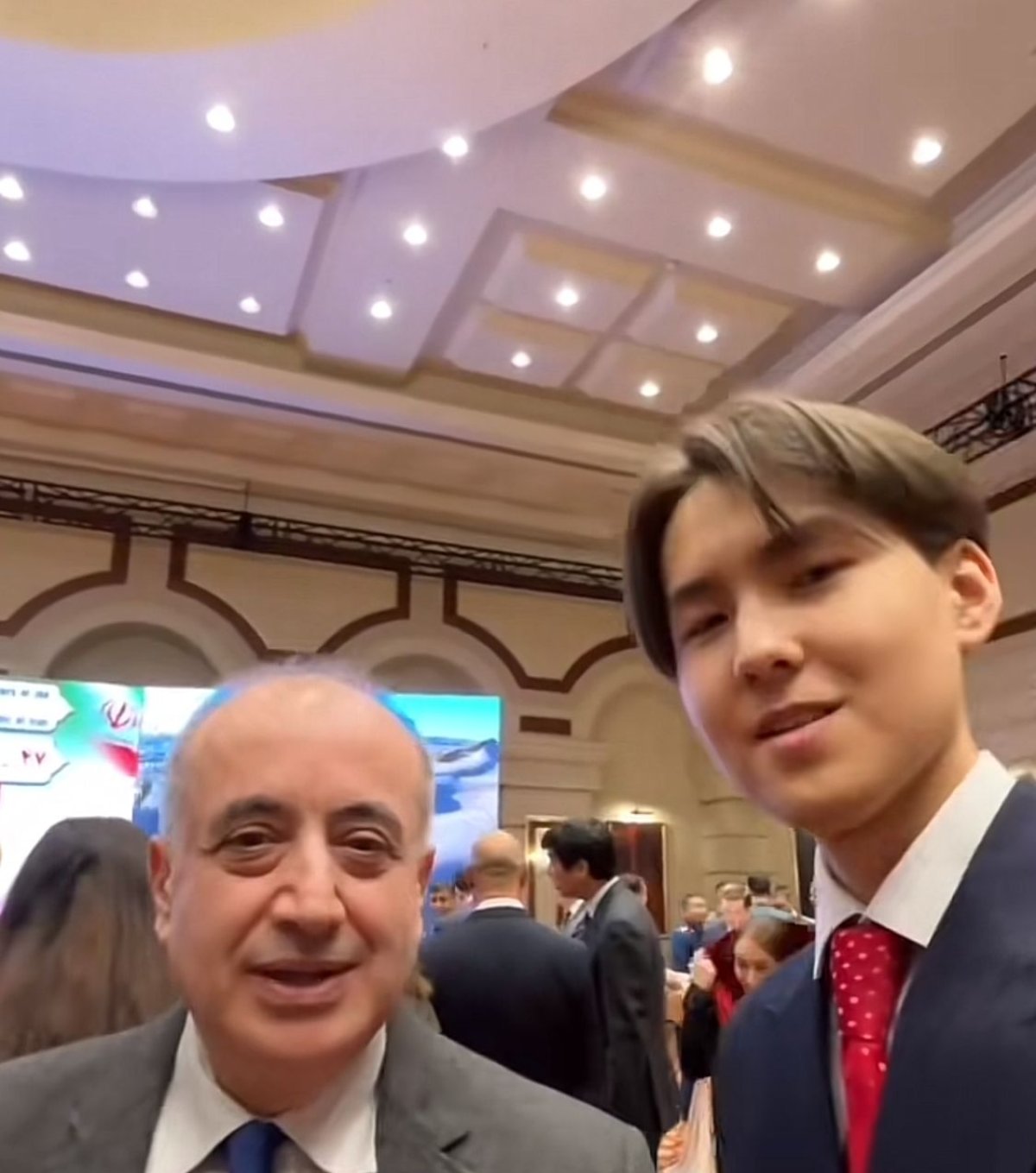 16-летний казахстанец стал переводчиком посла Омана