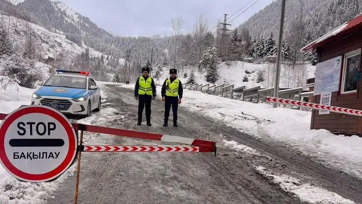 В горах Алматы выставлены блокпосты