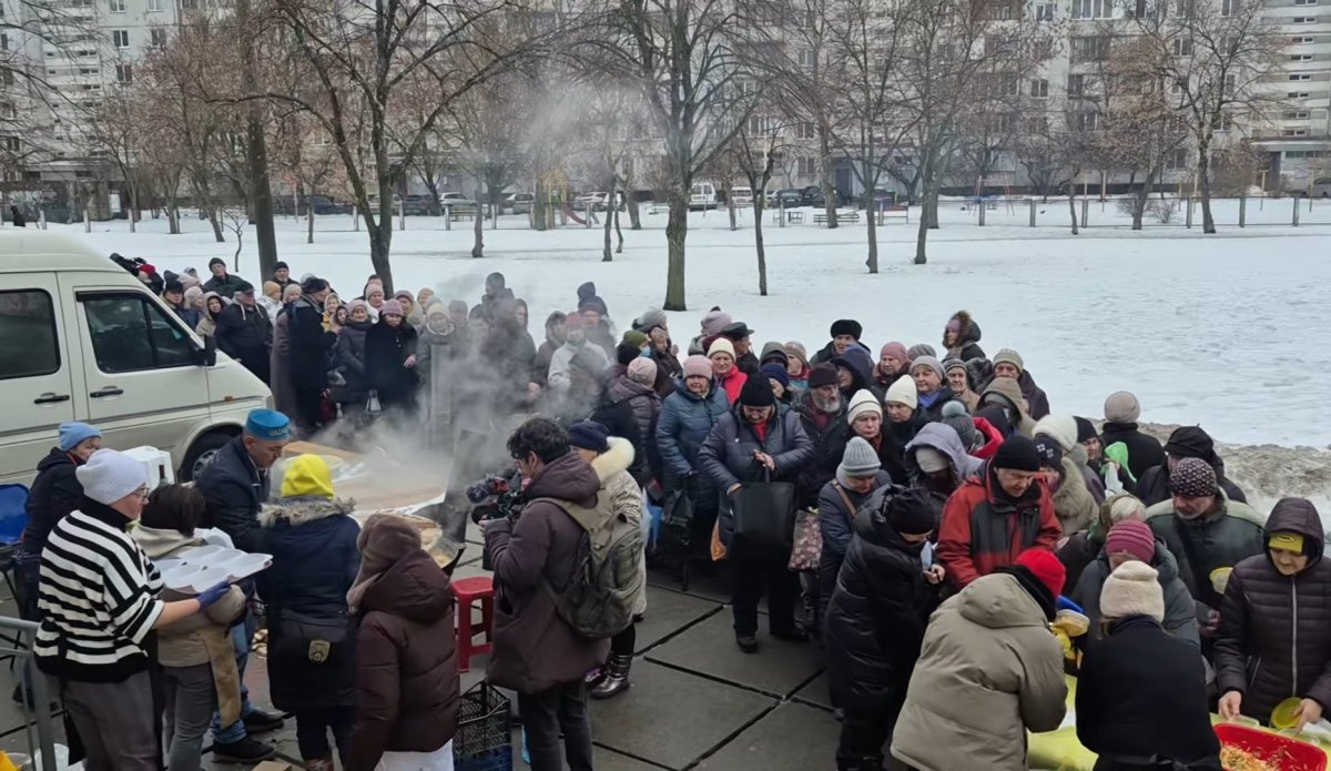 Казахи накрыли дастарханы в центре Киева