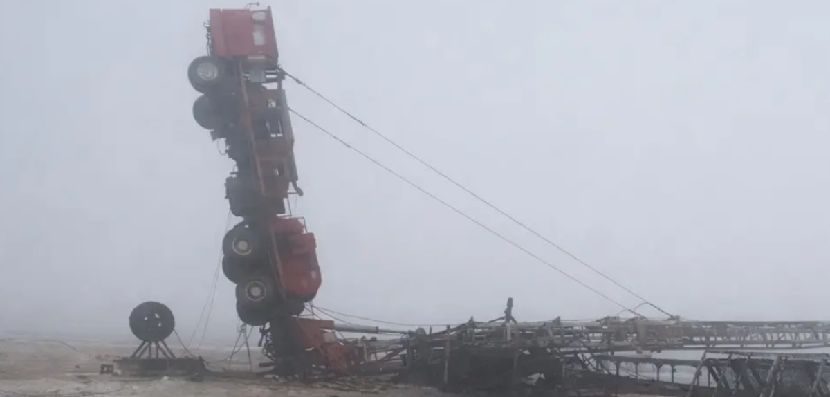 Самоходный подъемник перевернулся на месторождении в Мангистау