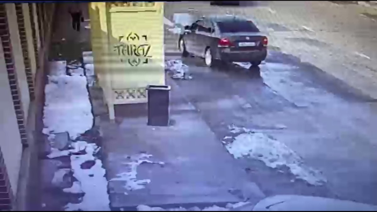 Похищение школьницы попало на видео в Таразе