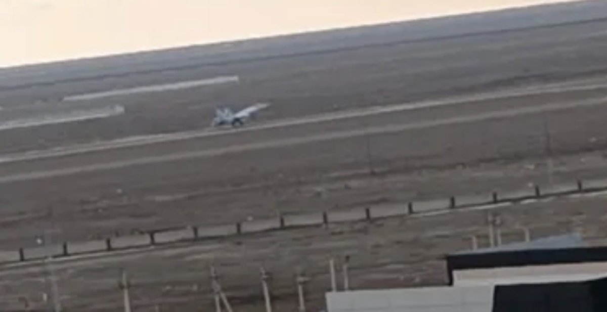 Российский истребитель экстренно сел в Атырау