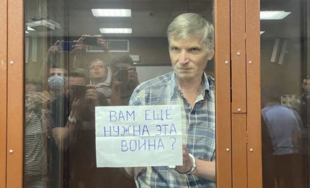 Более 4 тысяч человек преследуют в России за антивоенную позицию