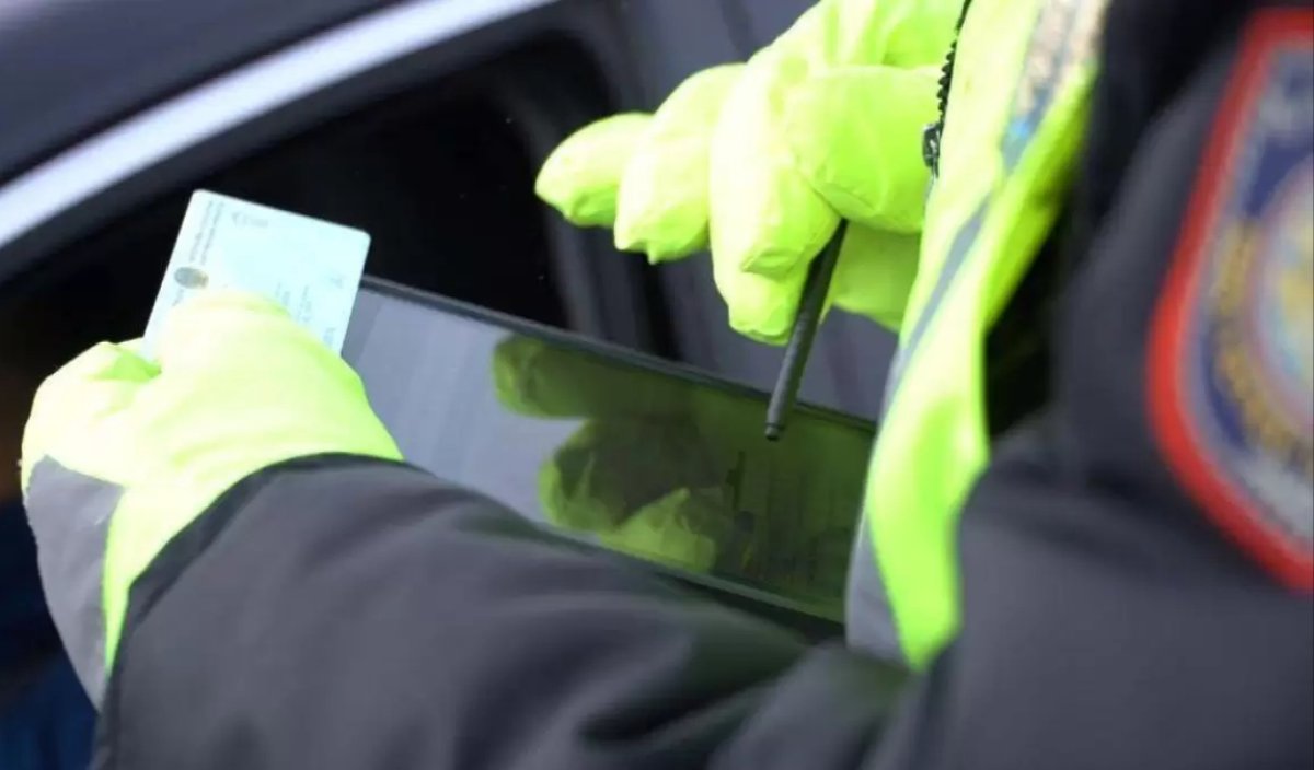 Арест и лишение прав: казахстанец обвинил полицейских в подставе