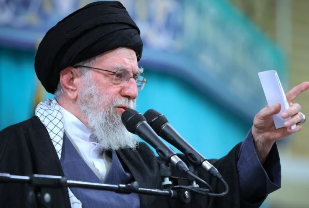 Верховный лидер Ирана Али Хаменеи погиб