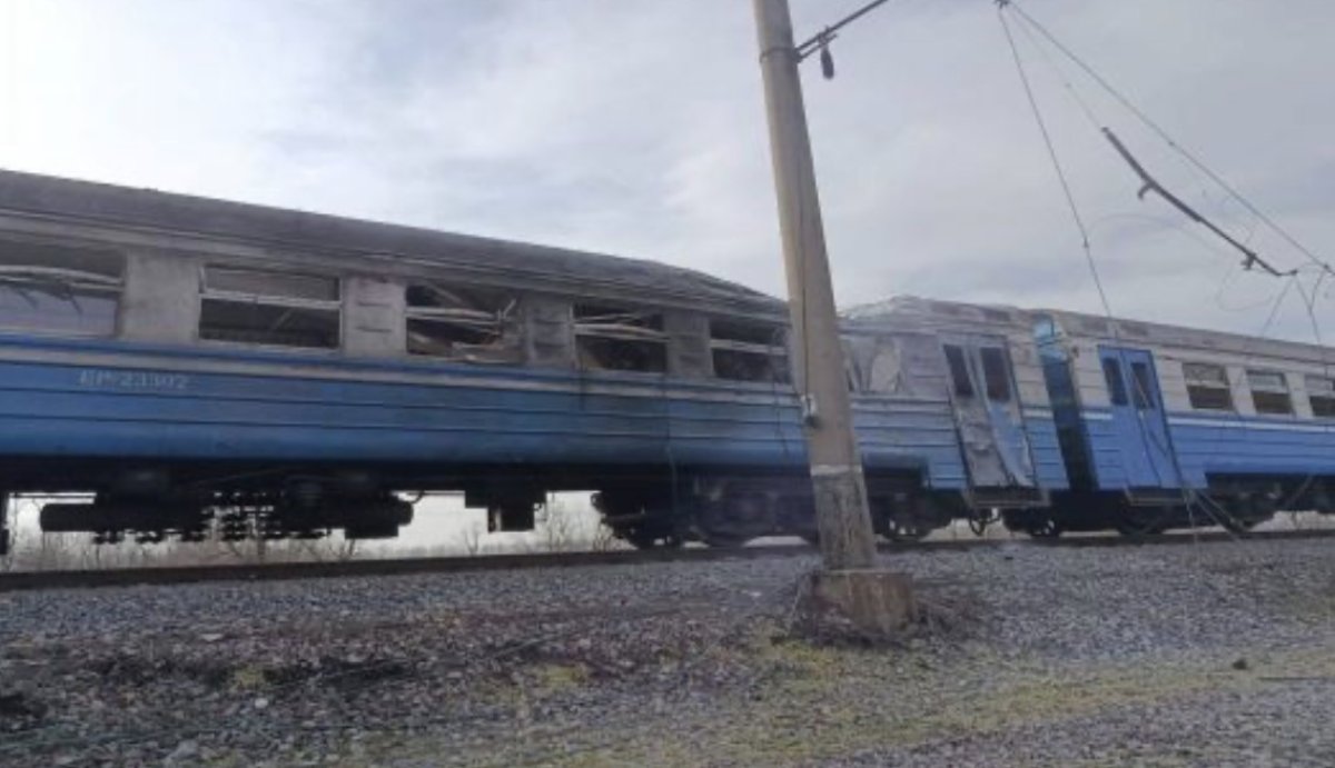 Россия атаковала пассажирский поезд в Украине: есть погибший