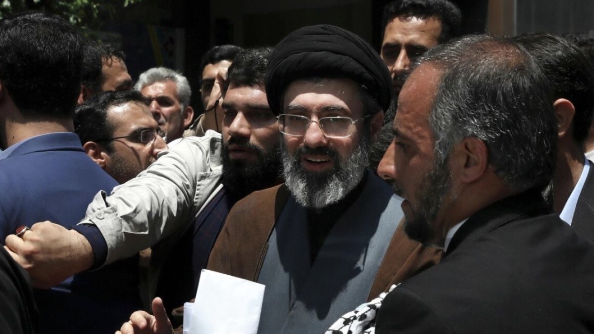 Сын Али Хаменеи стал новым верховным лидером Ирана - СМИ