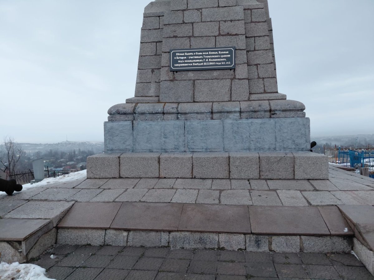 Скандальная надпись появилась на памятнике в Алматинской области