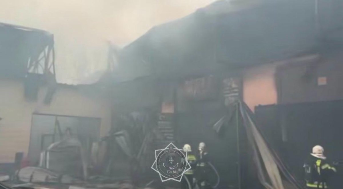 В Шымкенте загорелся автосервис