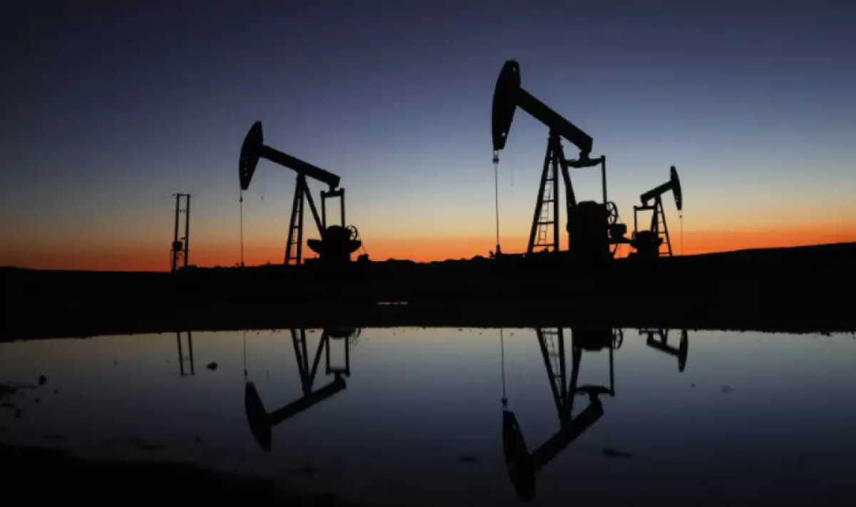 Страны Персидского залива снова сократили добычу нефти