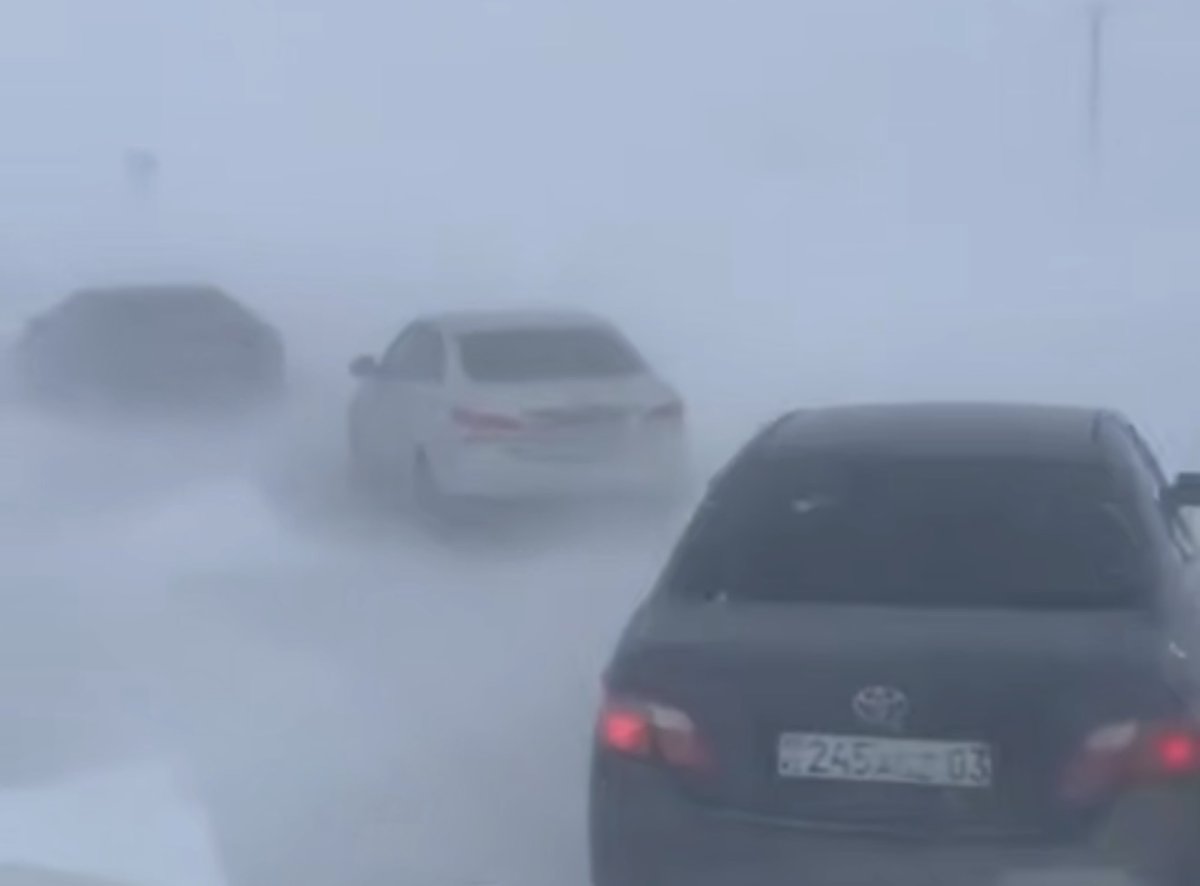 Трассы закрывают до утра: где в Казахстане ограничили движение