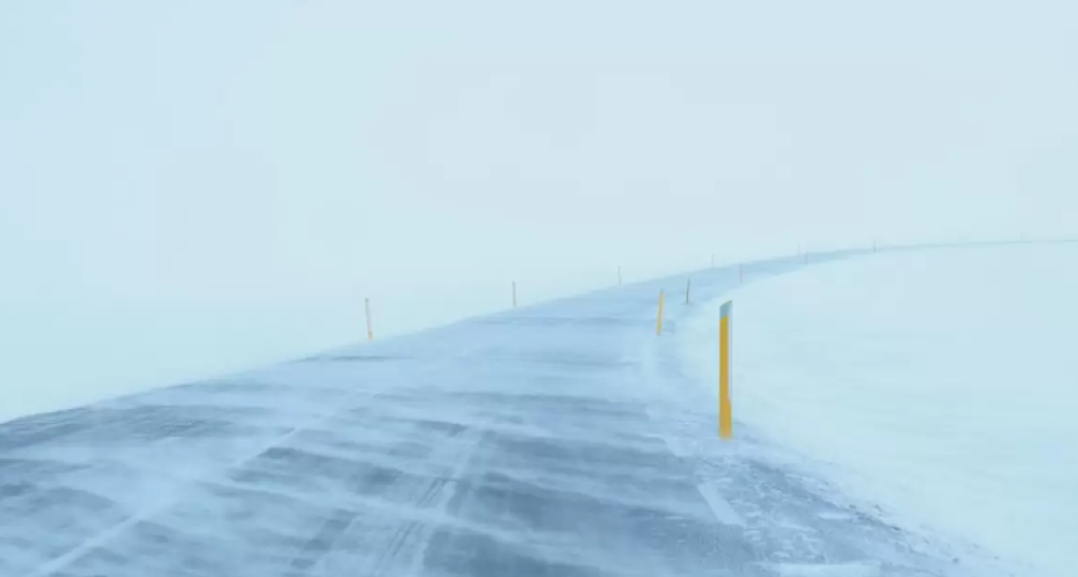 Из-за метели закрыли дороги в нескольких областях Казахстана