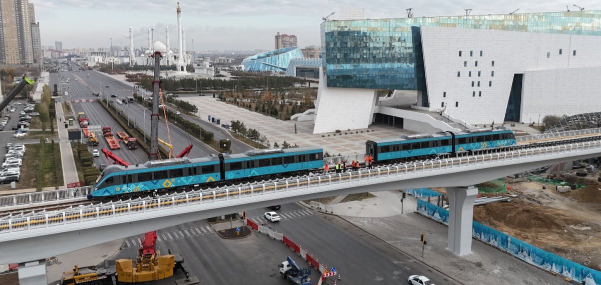 «Бурлаки в Астане»: почему люди тянут вагоны ЛРТ