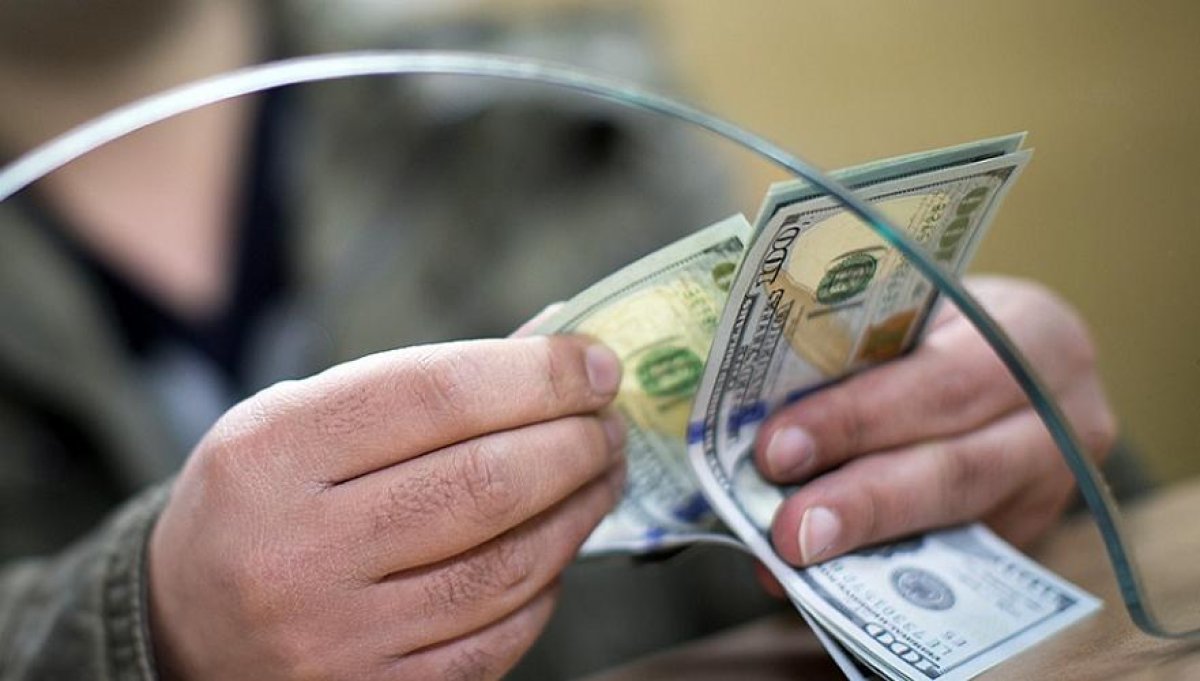 Доллар подбирается к 486: курсы валют в обменниках Казахстана на 24 марта
