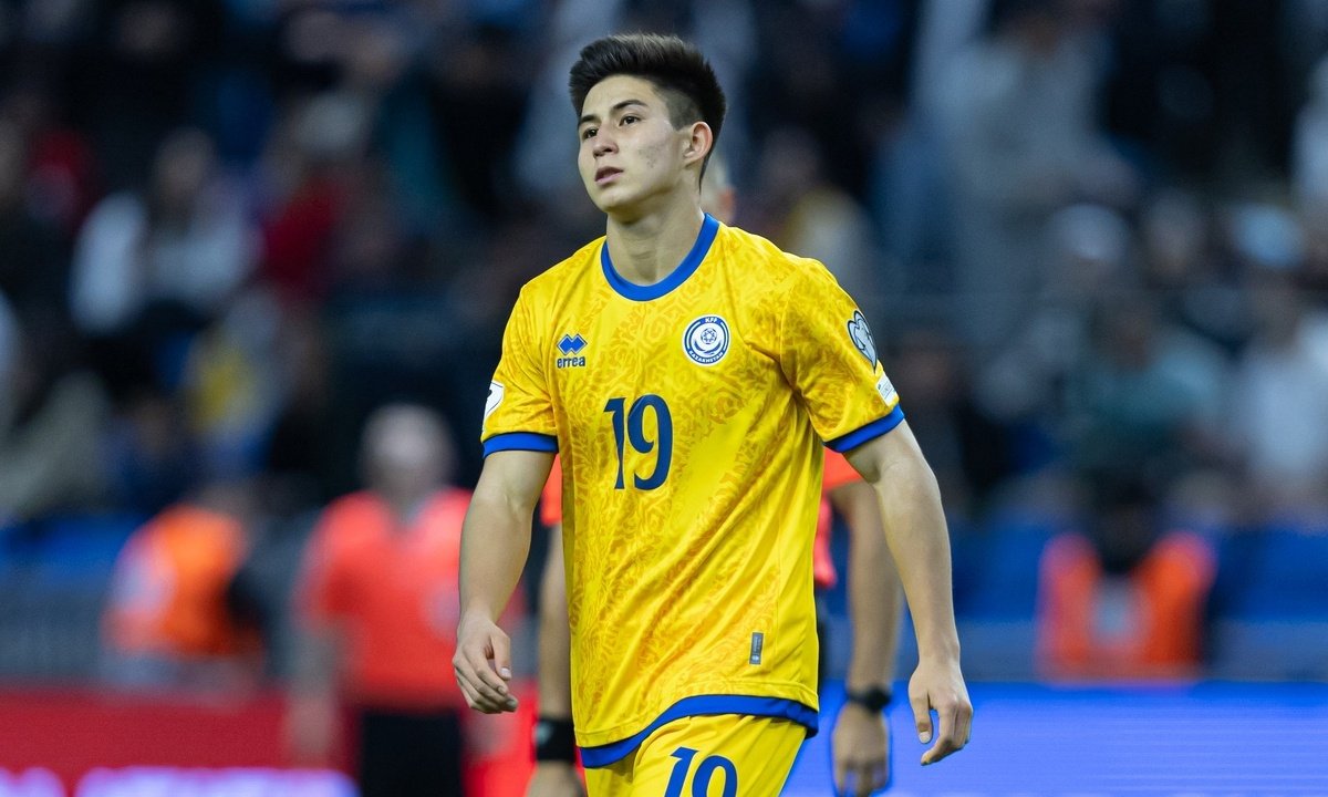 Дастана Сатпаева включили в список лучших футболистов мира