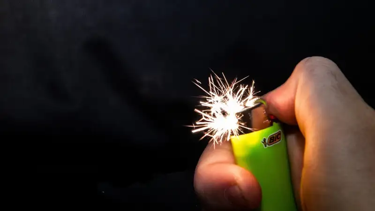 Торговец пытался себя сжечь на рынке в Караганде – видео