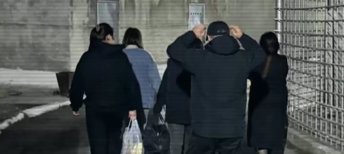 Вербовала людей на вокзалах: за торговлю людьми семейчанку отправили в колонию