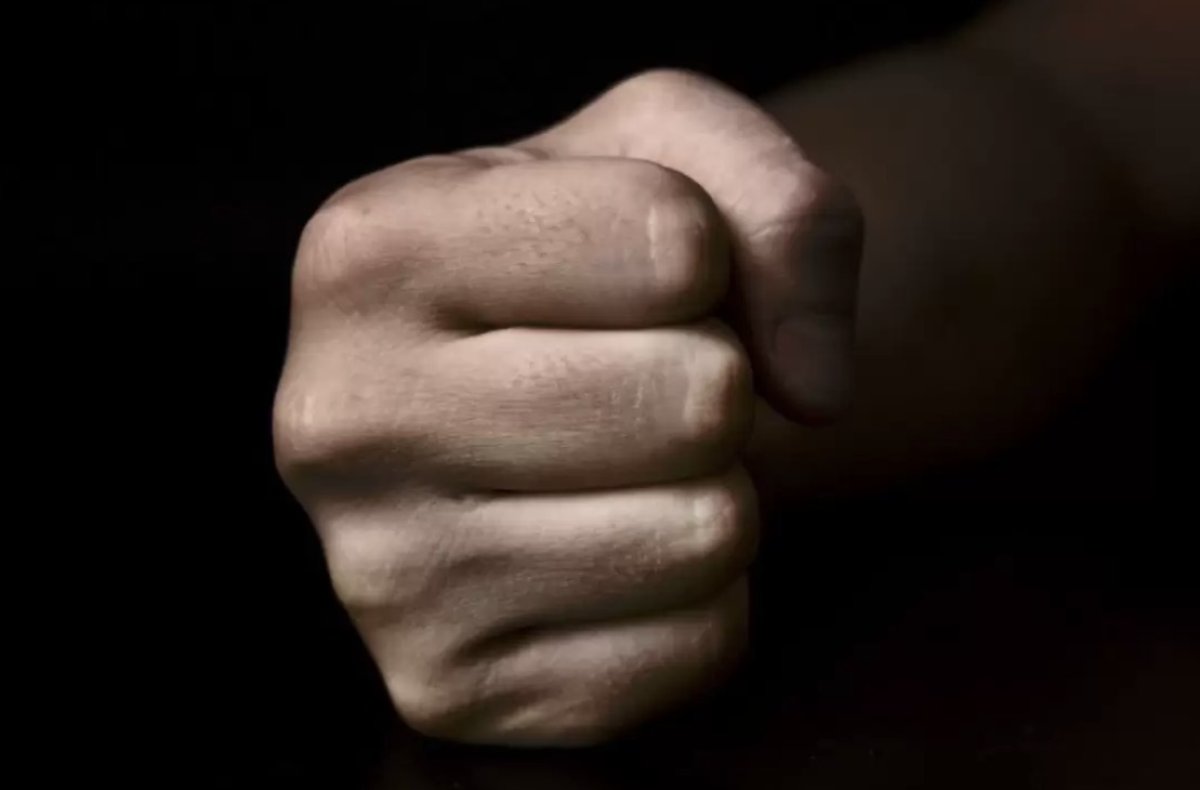 В Кокшетау девушка обвинила хоккеиста в избиении