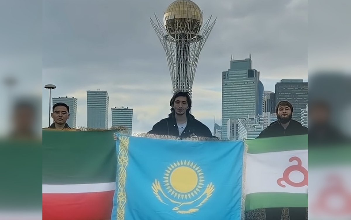 Чеченец поднял флаг Казахстана со словами благодарности