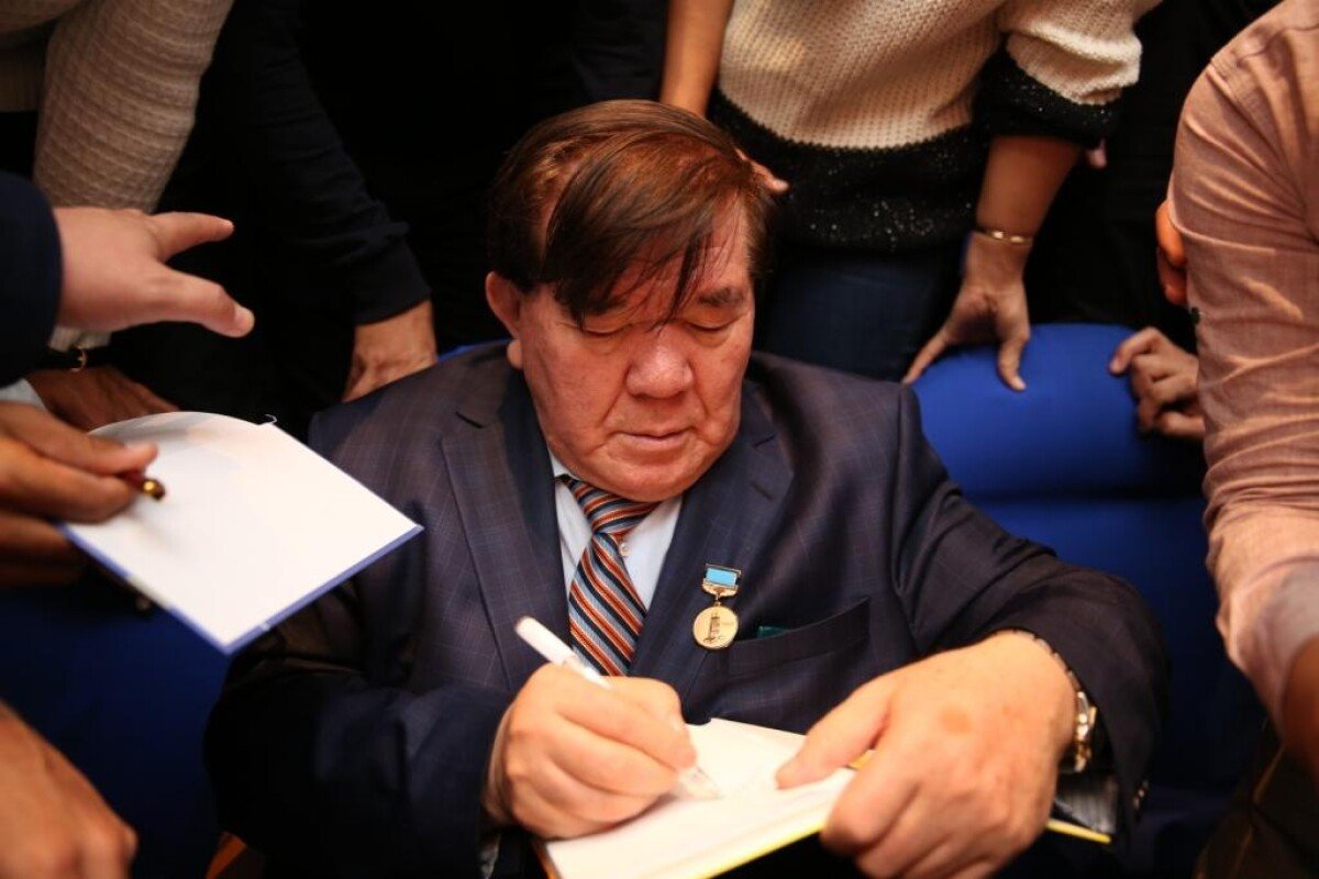 Мухтар Шаханов попал в реанимацию