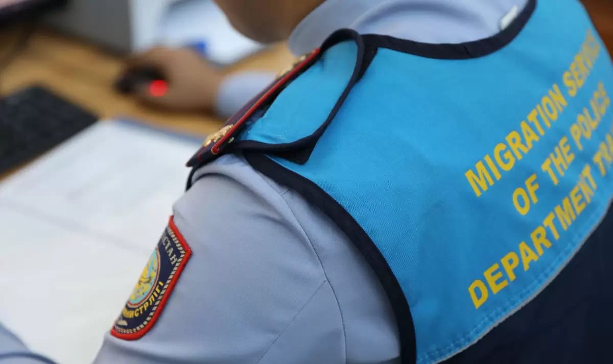 Иностранцев массово выдворили из Казахстана