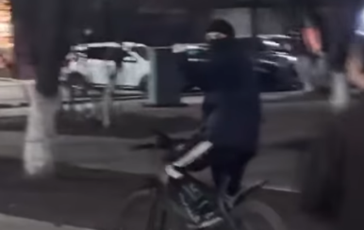 Трогал за ягодицы и волосы: в Петропавловске парень приставал к девушкам