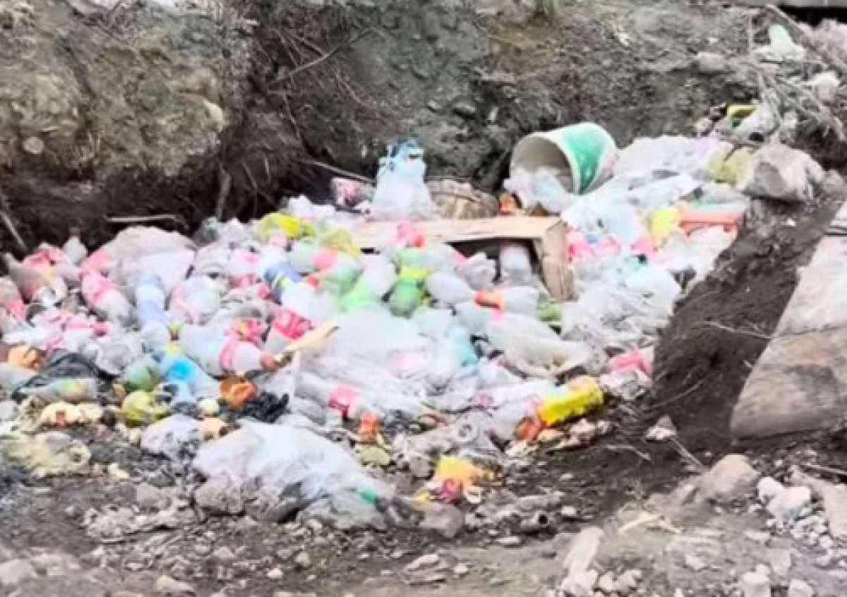 Туристический позор: мусор у нацпарка вызвал скандал