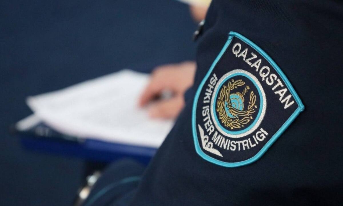 Десятки паспортов и оружие: сеть нелегальной миграции раскрыта в Казахстане