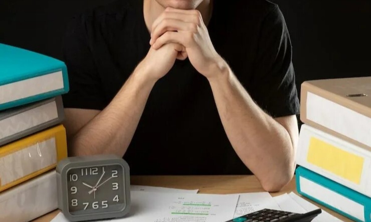 Не от хорошей жизни: свыше 1,3 миллиона казахстанцев работают сверх нормы