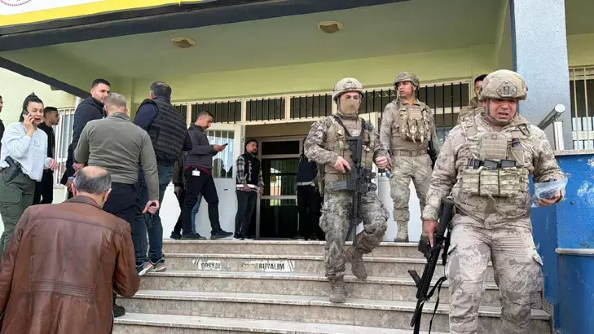 Юноша устроил стрельбу в турецкой школе и покончил с собой