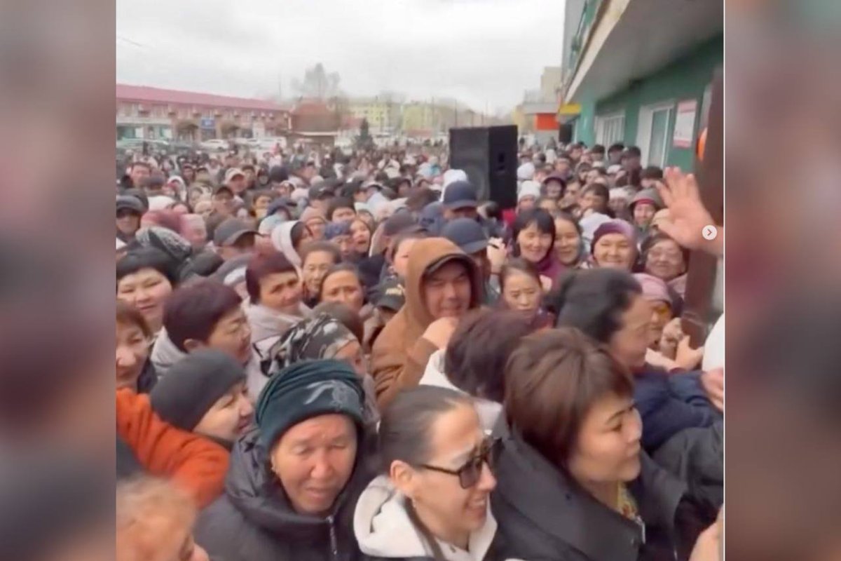 Раздача плова и дешёвая обувь обернулись давкой: предпринимателя наказали в ВКО