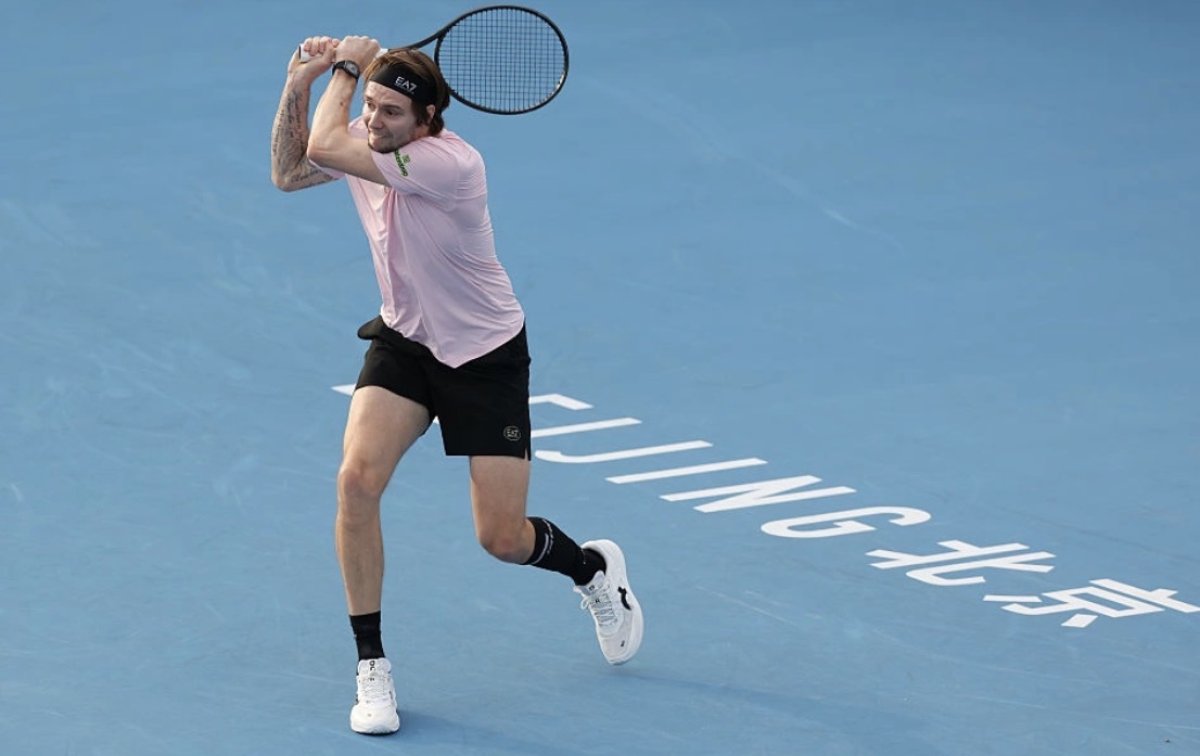 Бублик сенсационно вылетел с турнира в Мюнхене