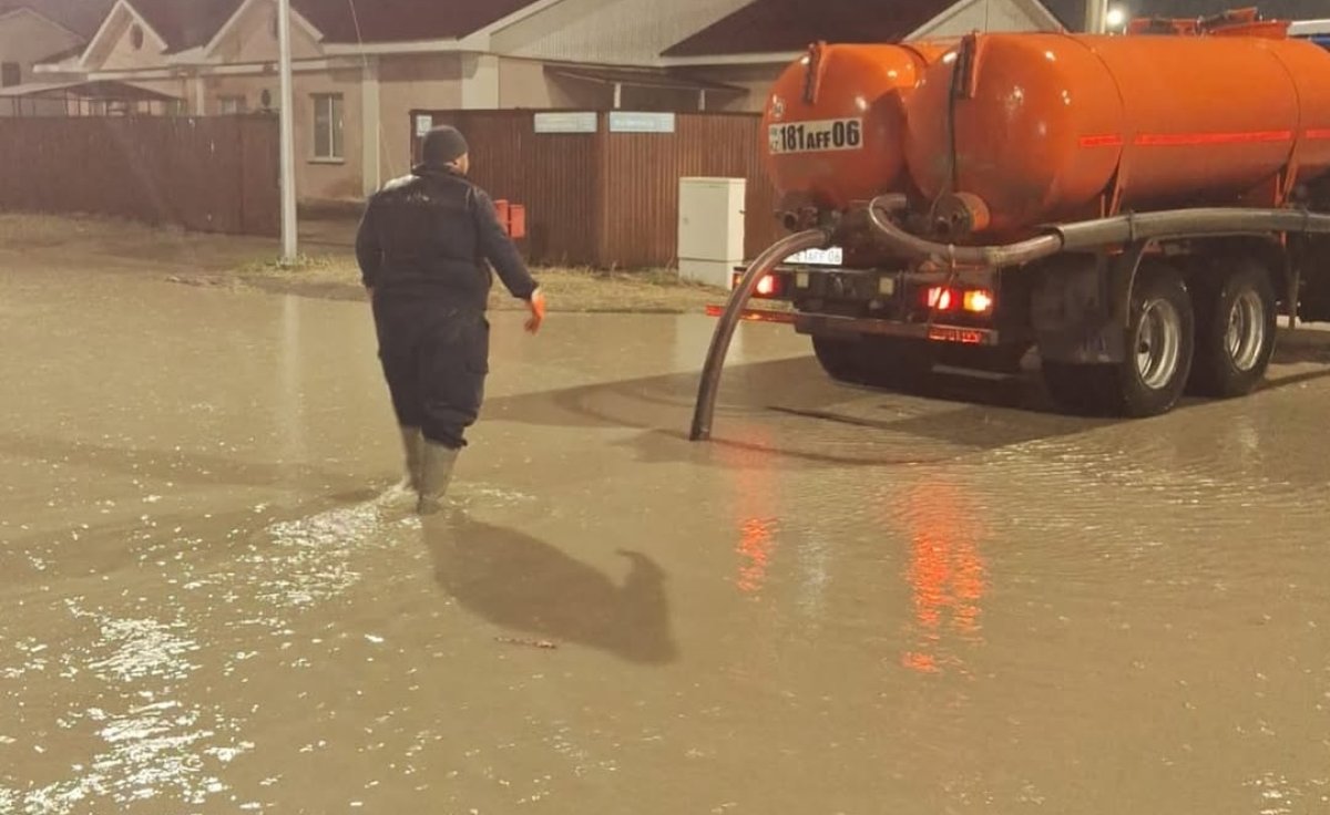 Ночной ливень затопил Атырау