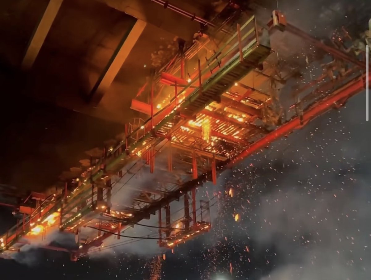 Третий раз за несколько месяцев: в Павлодаре снова горел мост