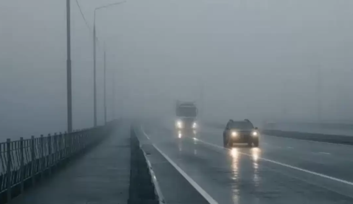 Штормовое предупреждение объявили почти по всему Казахстану