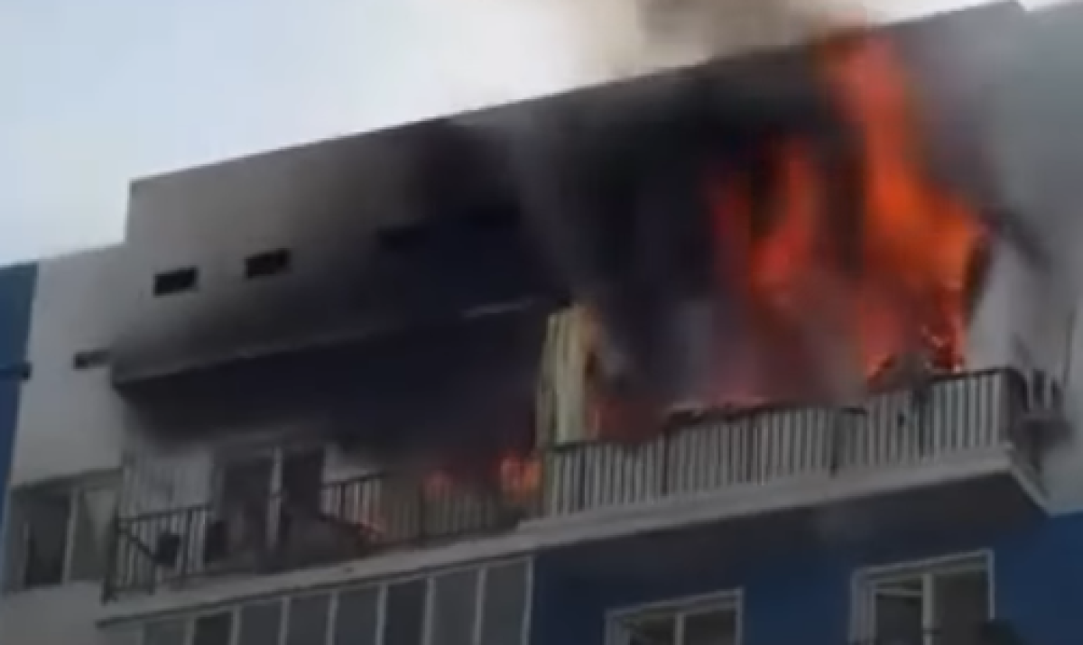 Квартиры загорелись в жилом комплексе Алматы