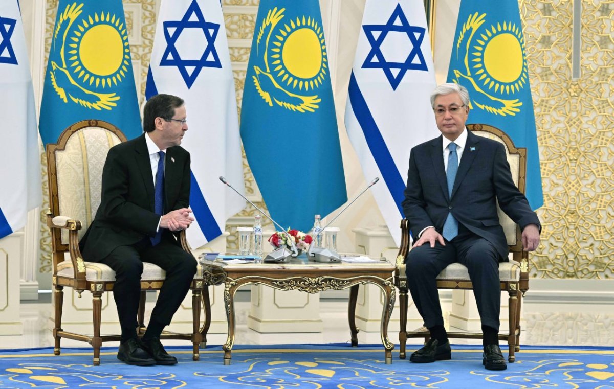 ИИ, прямые рейсы и торговля: о чём говорили Токаев и президент Израиля