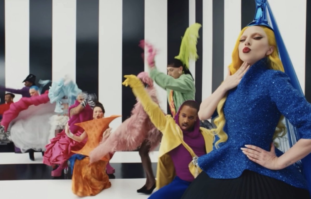 «Я танцую рядом с ней!»: казашка снялась в клипе Леди Гаги