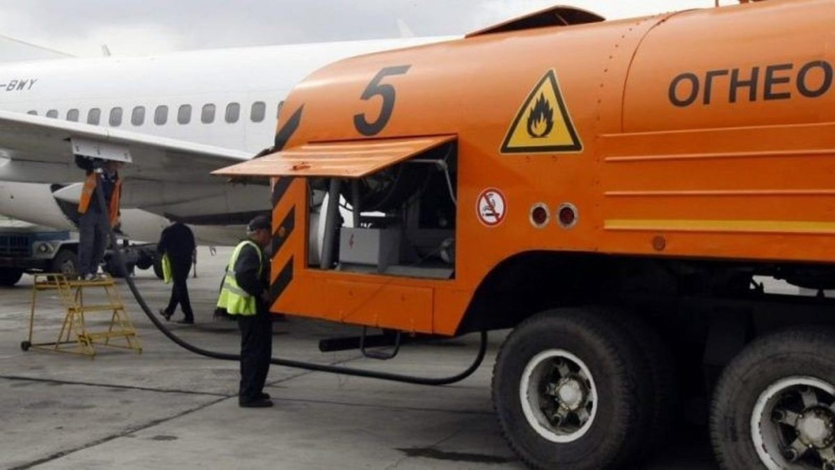 Аэропорт Усть-Каменогорска наказали за завышенные цены на топливо