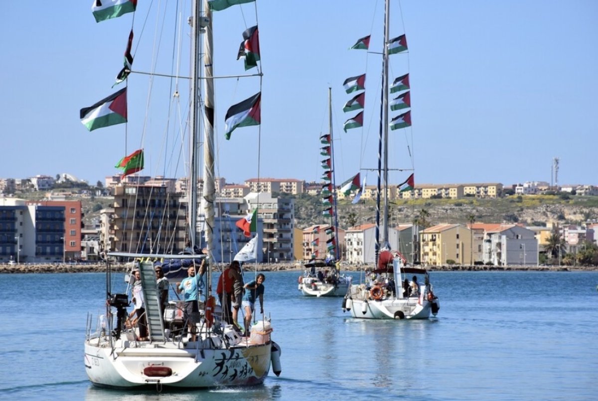 Израиль перехватил гуманитарную флотилию, направлявшуюся в Газу