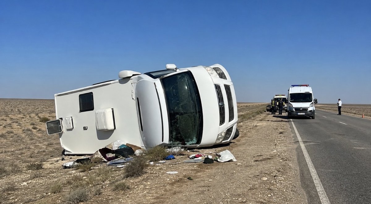 Автодом с туристами из Швейцарии перевернулся на трассе в Казахстане