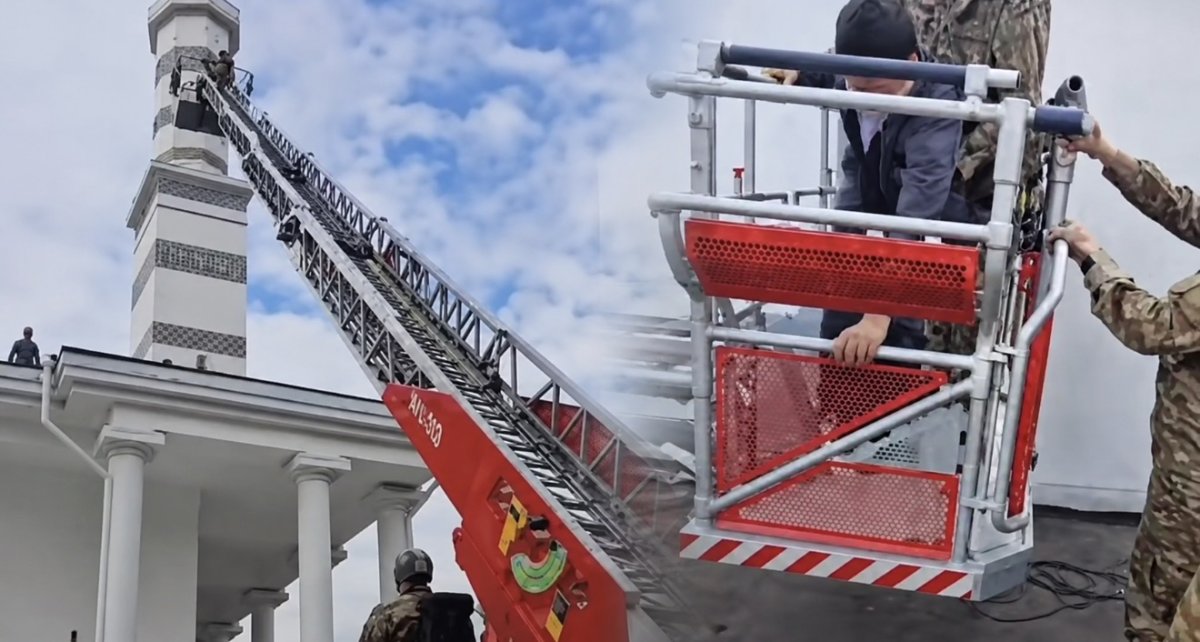 В Уральске мужчина упал с купола Центральной мечети