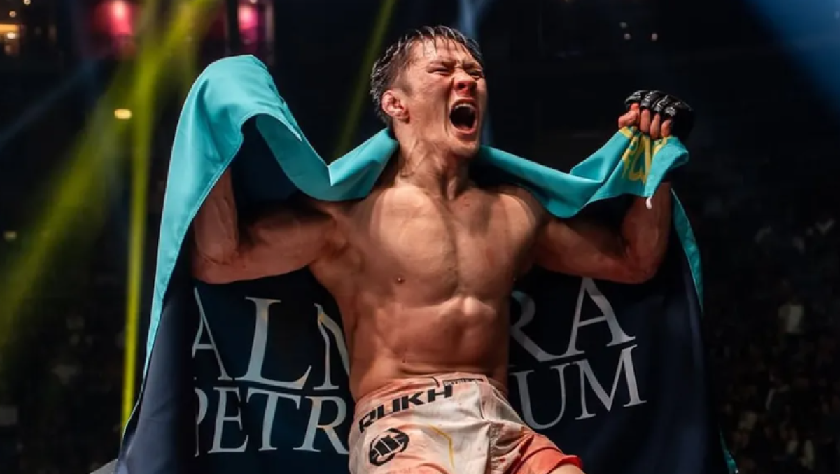 Казахстанец Жумагулов не смог стать двойным чемпионом из-за запрещенного удара
