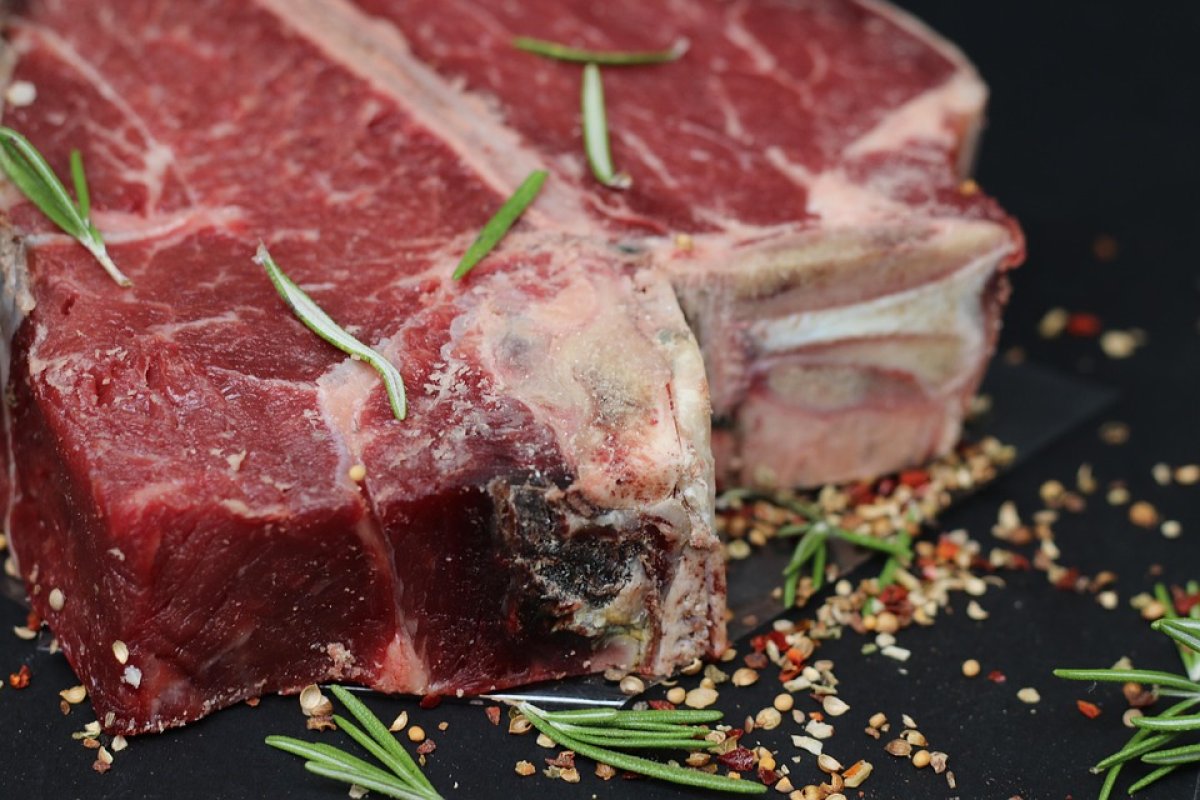 Цены на мясо бьют рекорды: что будет делать правительство?